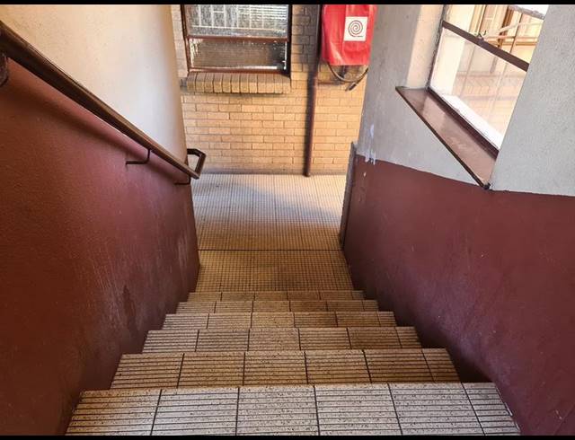 2 BEDROOM APARTMENT FOR SALE IN VEREENIGING CENTRAL